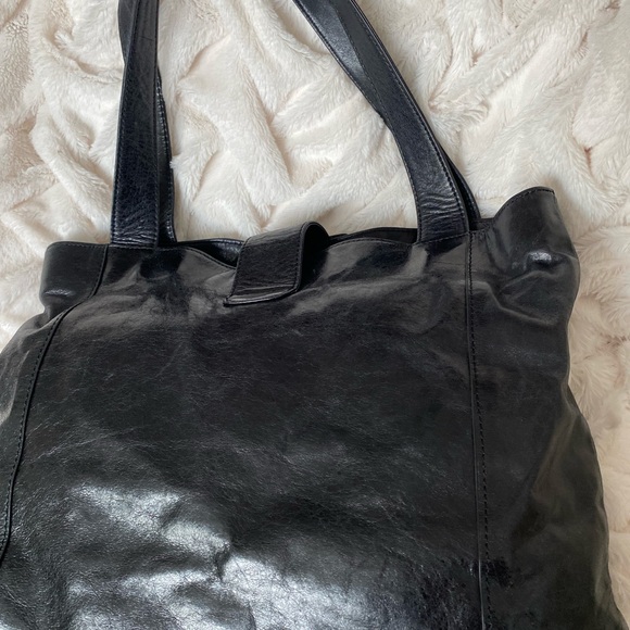 HOBO black soft leather double strap, stylish buckle flaps over top open - Picture 4 of 8